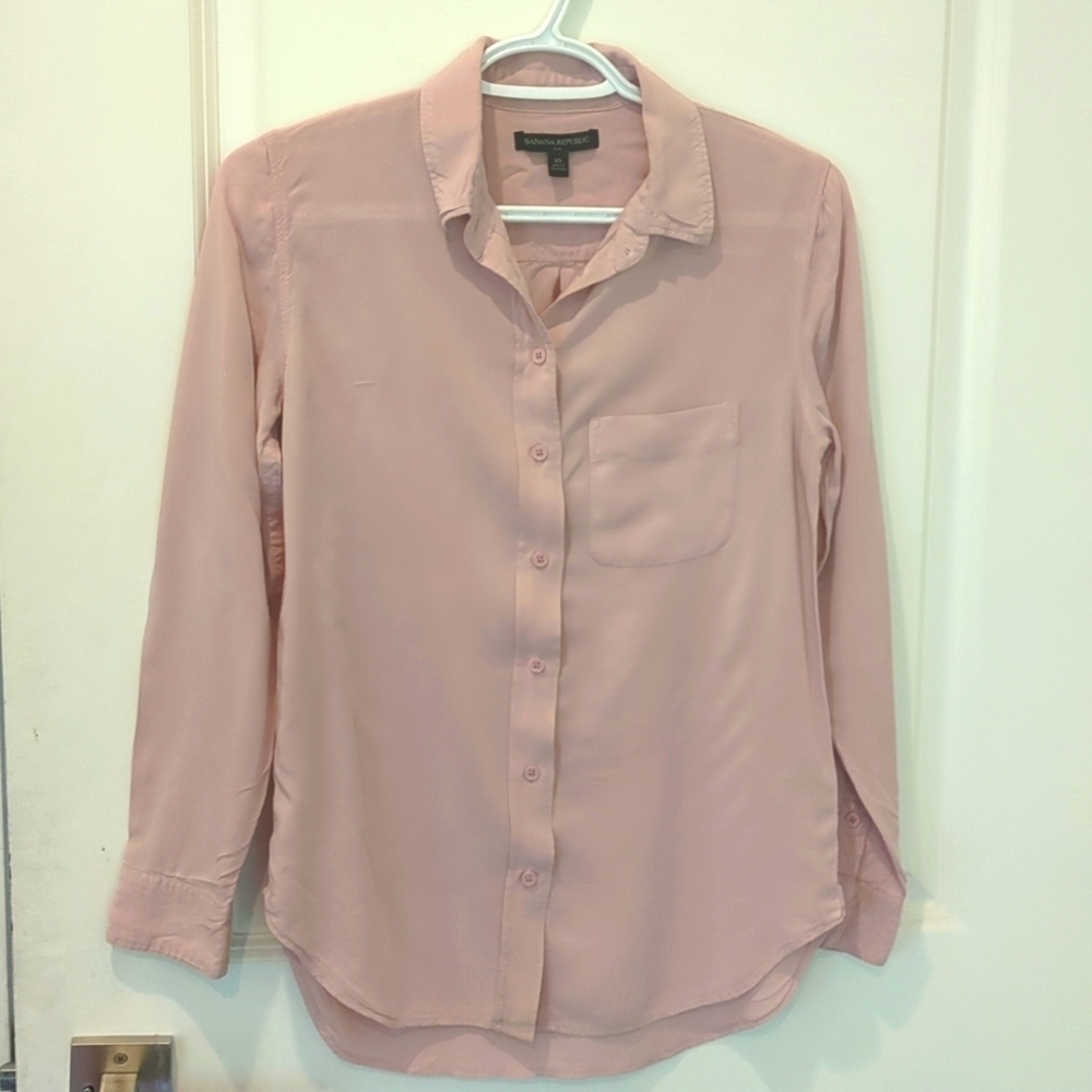 Banana  Republic button down shirt in subtle pink